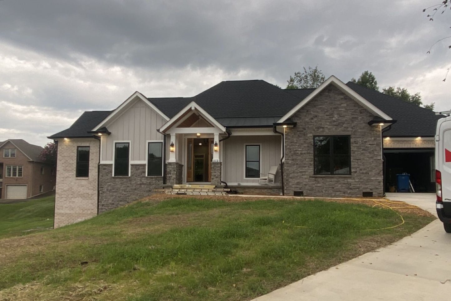 Black Bear Mountain Stone - Stone Veneer - Stack Stone Cool Gray