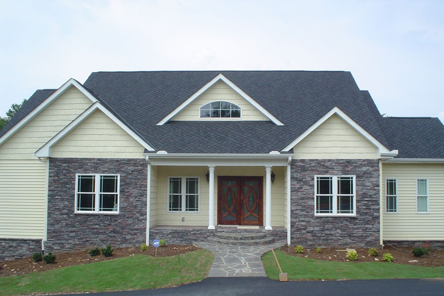 Black Bear Mountain Stone - Stone Veneer - Stack Stone Midnight