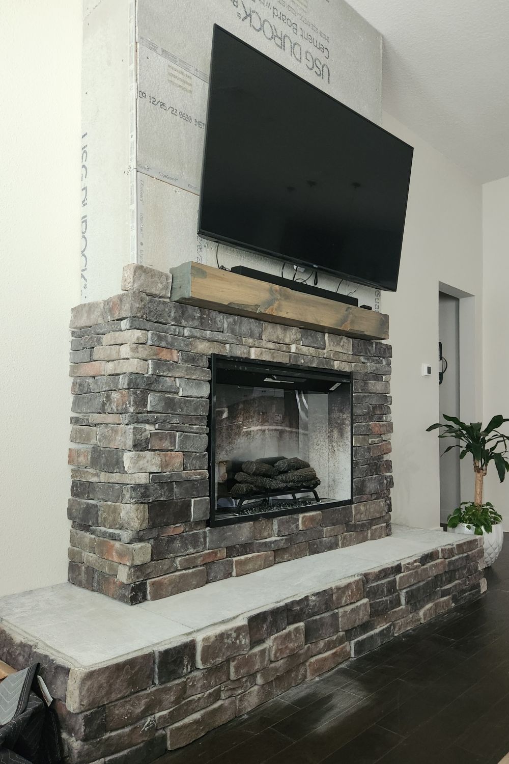 Black Bear Mountain Stone - Stone Veneer - Stack Stone Midnight