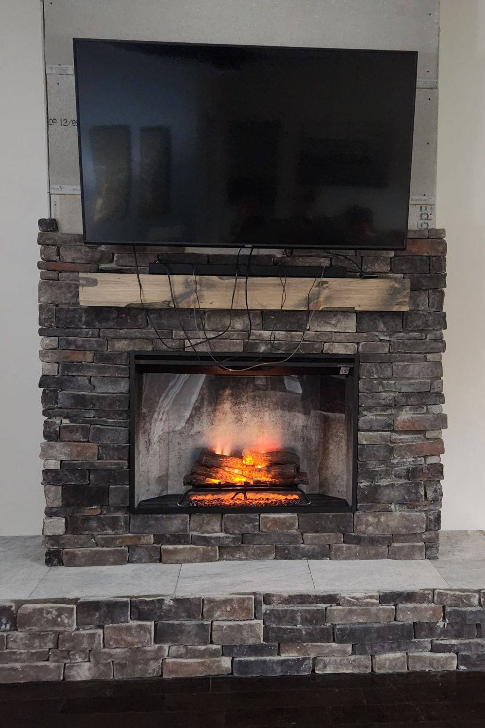 Black Bear Mountain Stone - Stone Veneer - Stack Stone Midnight