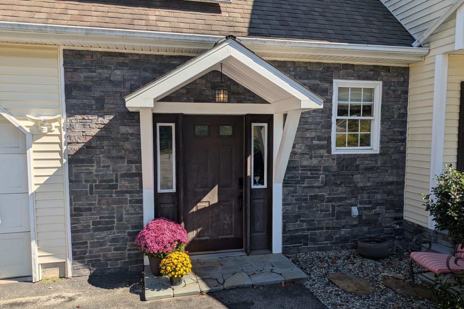 Black Bear Mountain Stone - Stone Veneer - Stack Stone Midnight