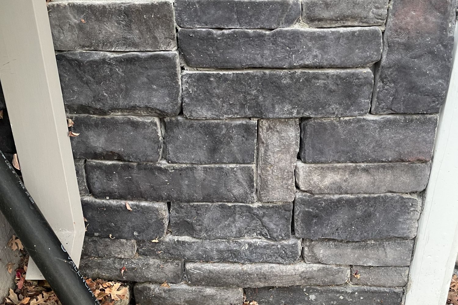 Black Bear Mountain Stone - Stone Veneer - Stack Stone Midnight