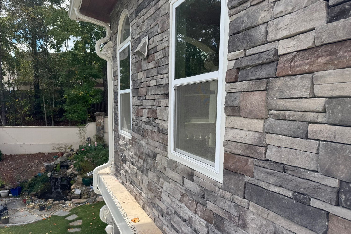 Black Bear Mountain Stone - Stone Veneer - Stack Stone Midnight