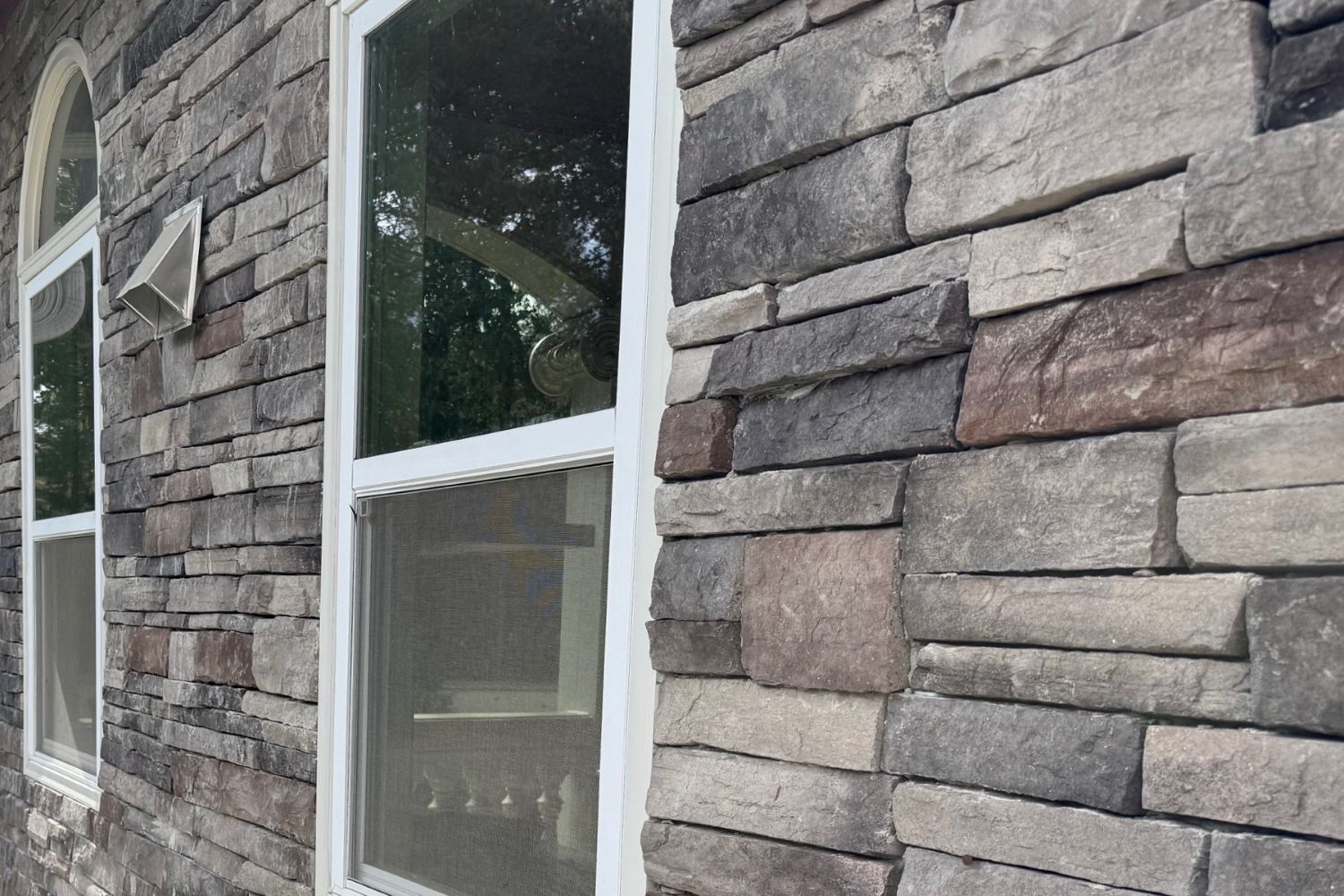 Black Bear Mountain Stone - Stone Veneer - Stack Stone Midnight