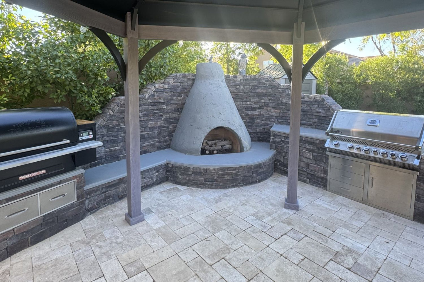 Black Bear Mountain Stone - Stone Veneer - Stack Stone Midnight