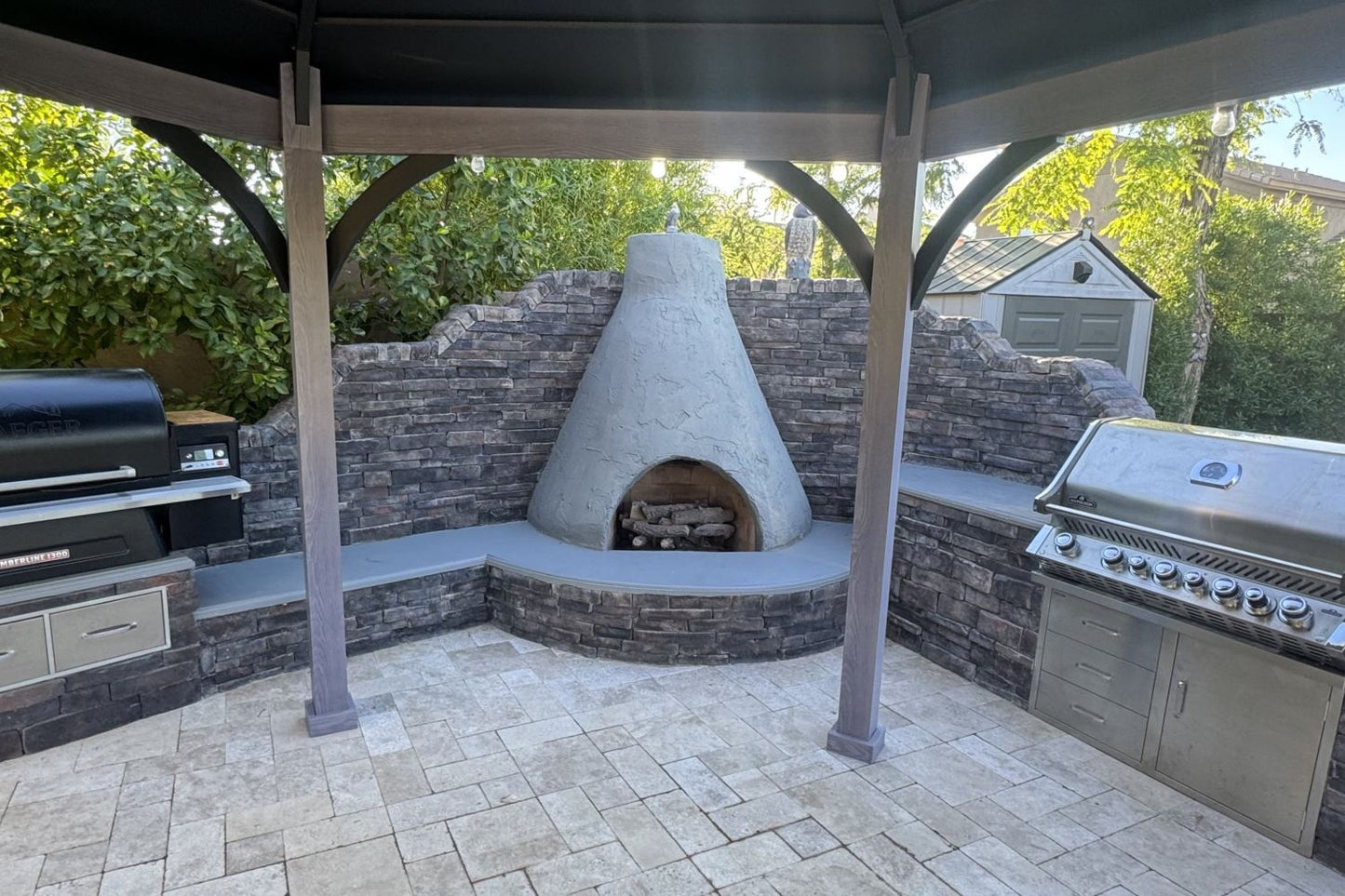 Black Bear Mountain Stone - Stone Veneer - Stack Stone Midnight